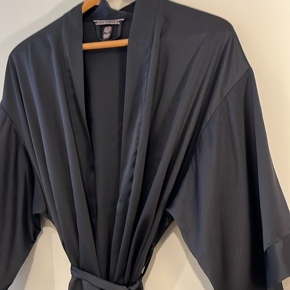 VICTORIA’S SECRET Short Black Silky Sexy Satin Wrap Robe Waist Tie V-Neck - Picture 4 of 8